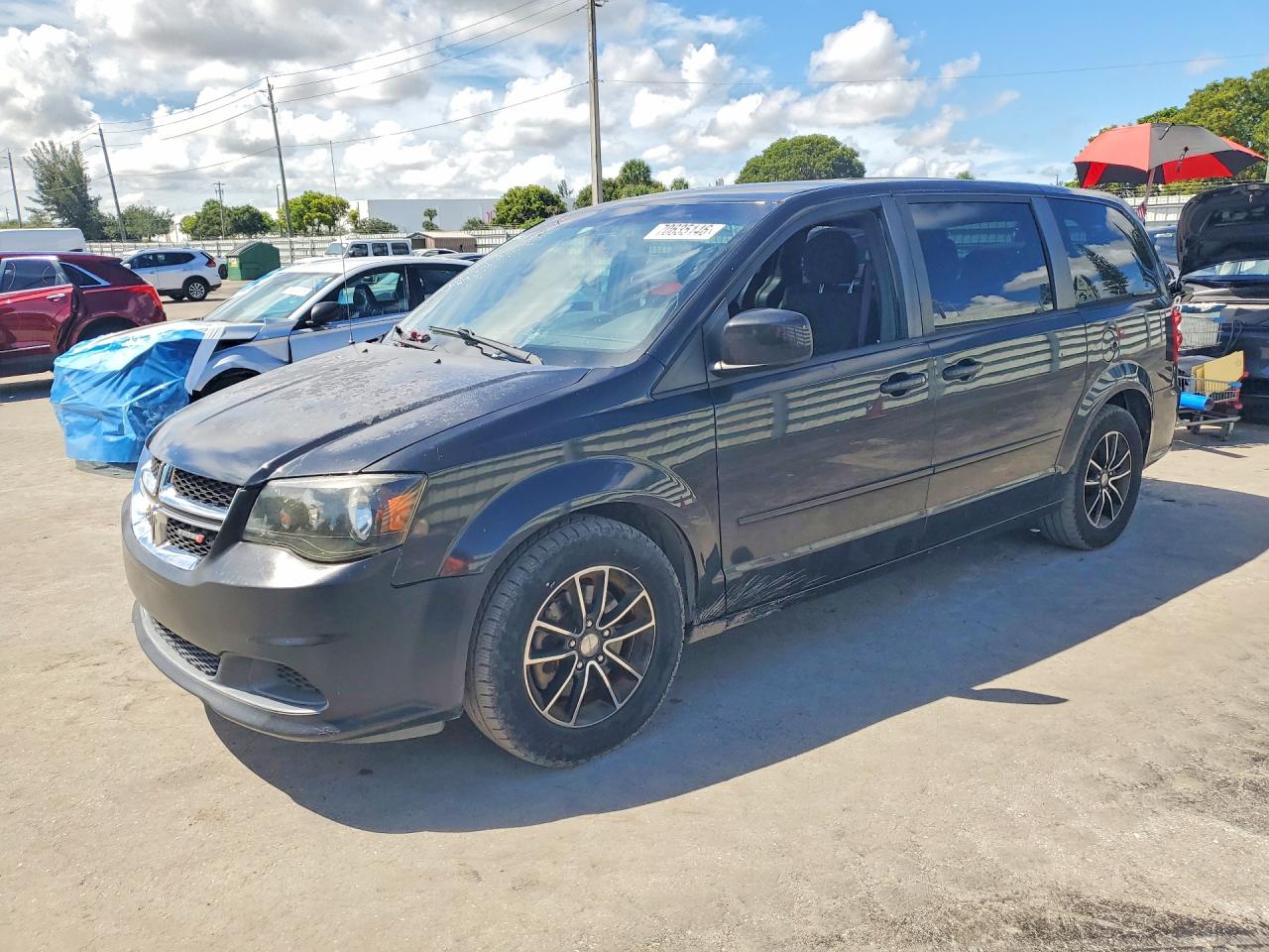 2016 DODGE GRAND CARAVAN SE — Front 3/4