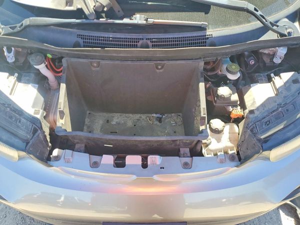 2014 BMW I SERIES Range Extender — Engine bay