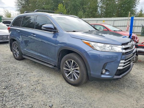 2018 TOYOTA HIGHLANDER SE/XLE — Passenger 3/4