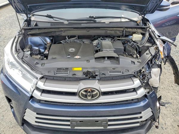2018 TOYOTA HIGHLANDER SE/XLE — Engine bay