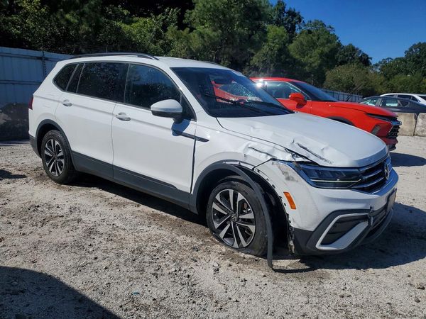 2024 VOLKSWAGEN TIGUAN S — Passenger 3/4