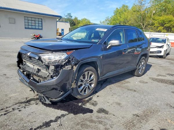 2021 TOYOTA RAV4 XLE Premium — Front 3/4