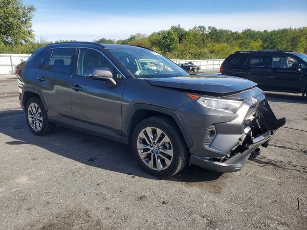 2021 TOYOTA RAV4 XLE Premium — Passenger 3/4