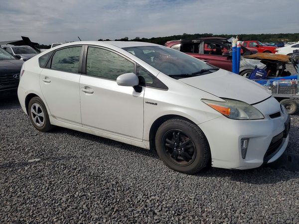 2013 TOYOTA PRIUS — Passenger 3/4