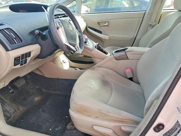 2013 TOYOTA PRIUS — DENT