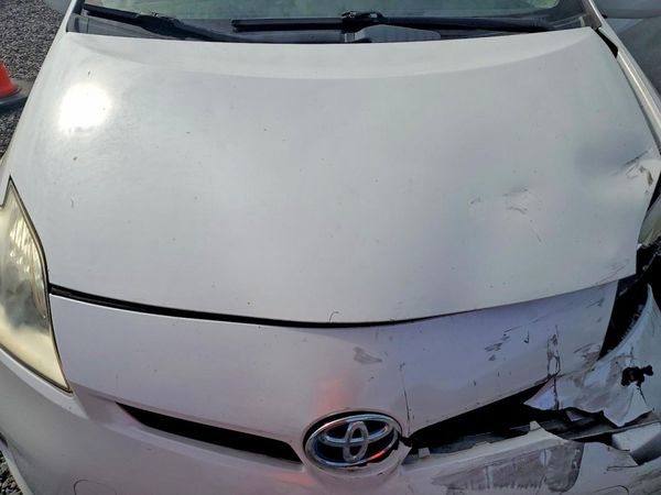 2013 TOYOTA PRIUS — Engine bay