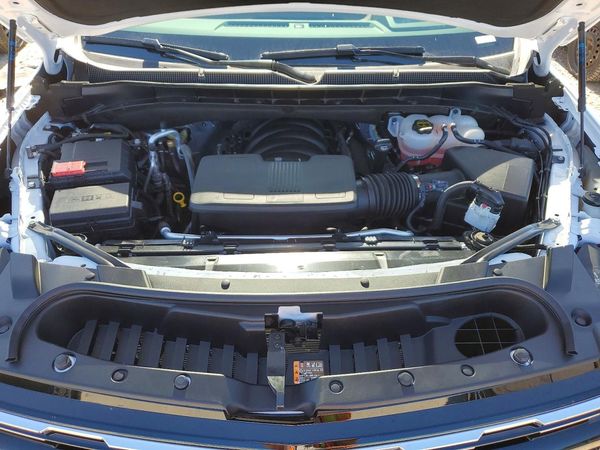 2026 CHEVROLET TAHOE High Country — Engine bay