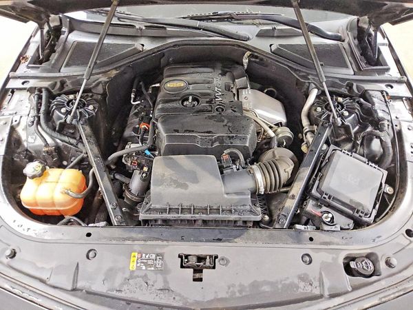 2017 CADILLAC CT6 Luxury — Engine bay
