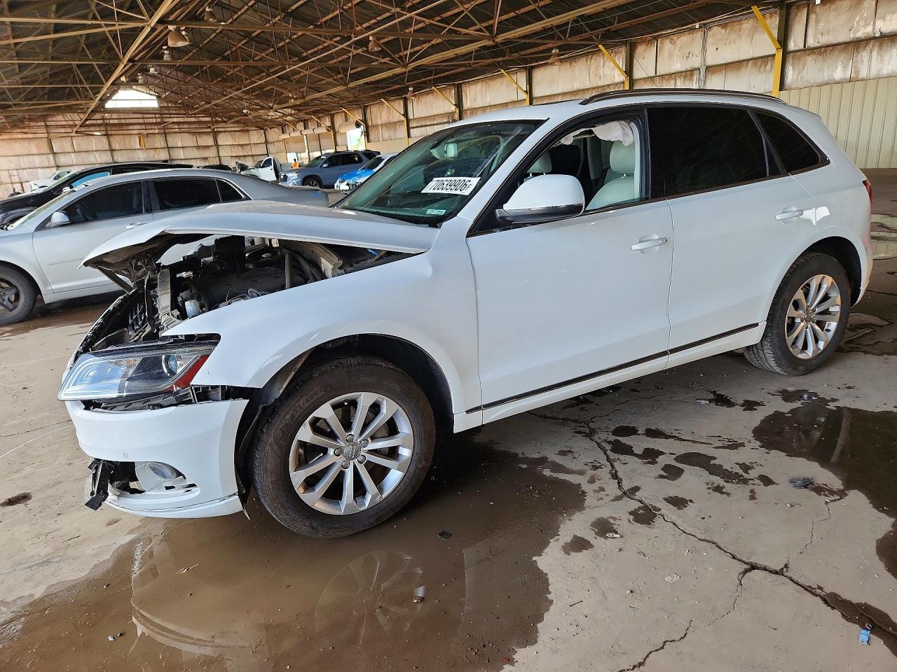 2013 AUDI Q5 Premium Plus — Front 3/4