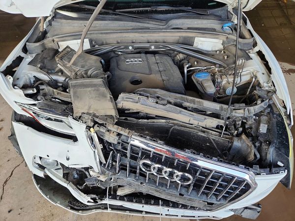 2013 AUDI Q5 Premium Plus — Engine bay