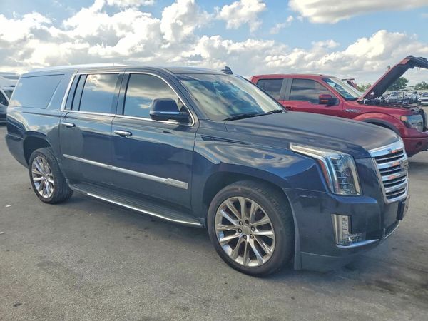 2020 CADILLAC ESCALADE ESV Luxury — Passenger 3/4
