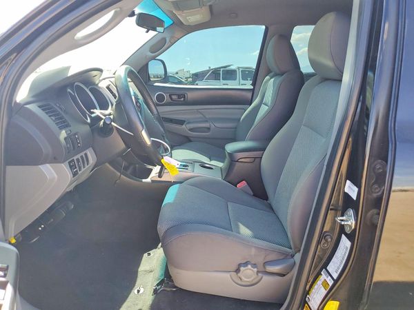 2015 TOYOTA TACOMA Delux Grade — DENT