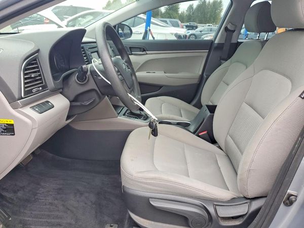 2017 HYUNDAI ELANTRA SE Base — DENT