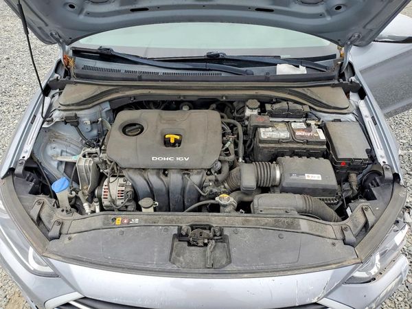 2017 HYUNDAI ELANTRA SE Base — Engine bay