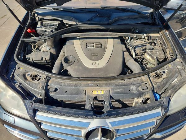 2012 MERCEDES-BENZ GL GL550 4-MATIC — Engine bay