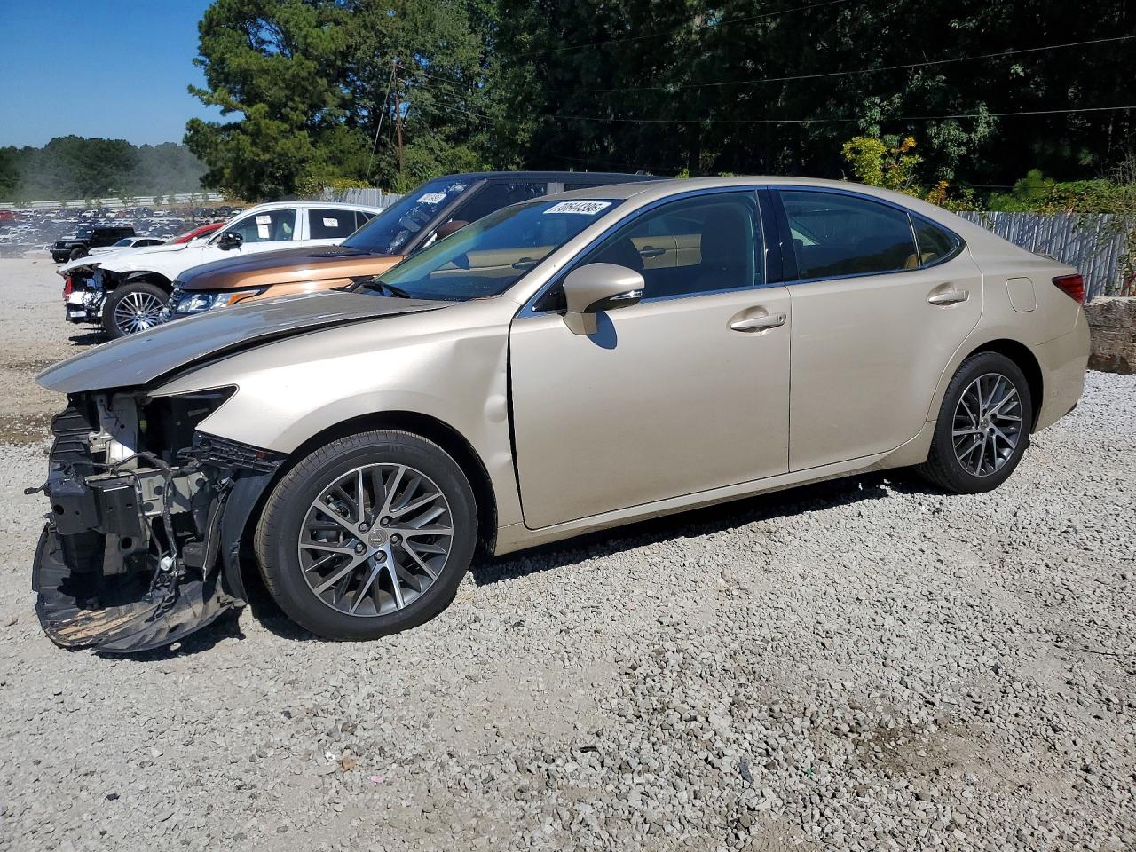 2016 LEXUS ES 350 — Front 3/4