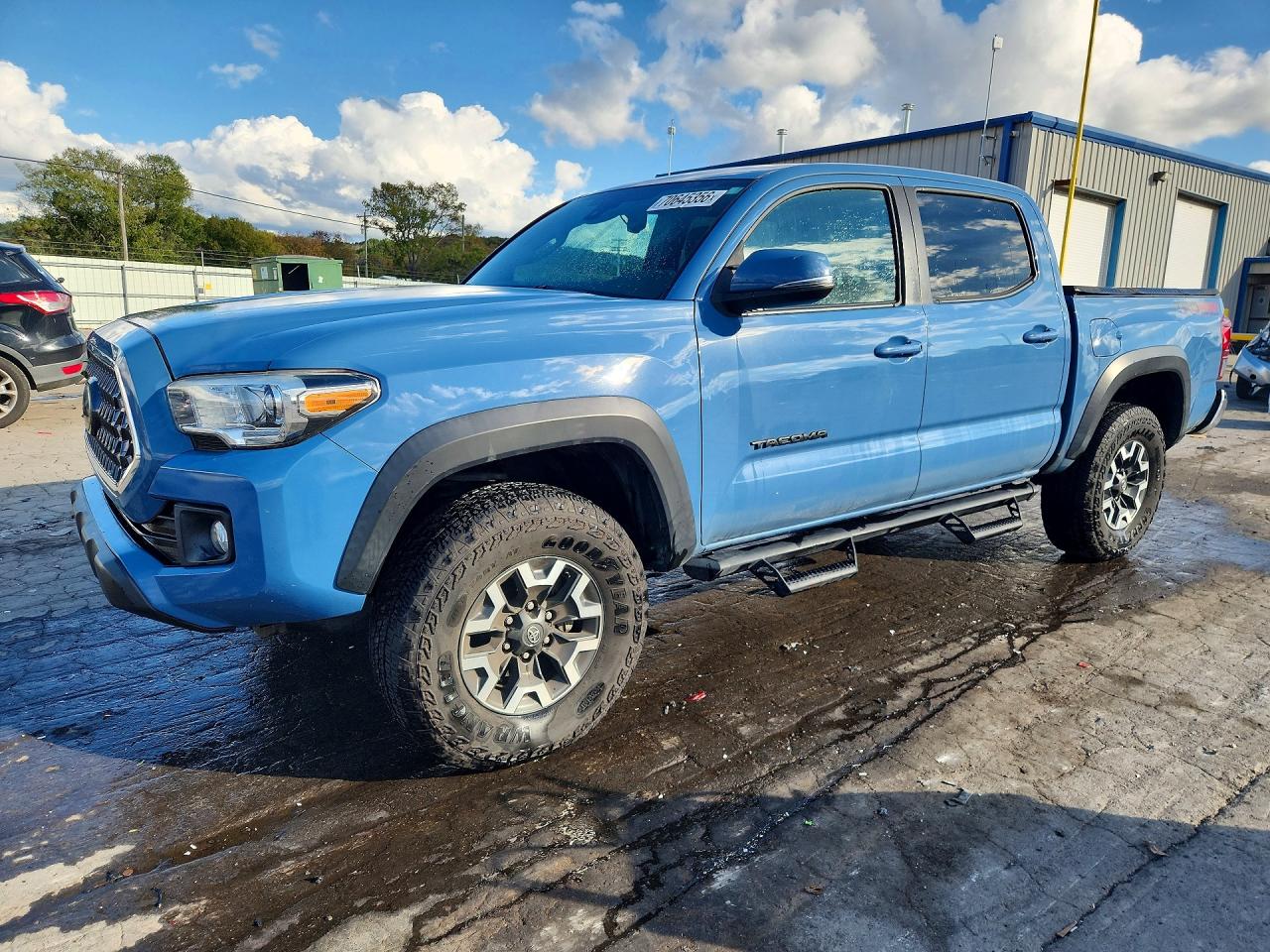 2019 TOYOTA TACOMA SR5 — Front 3/4