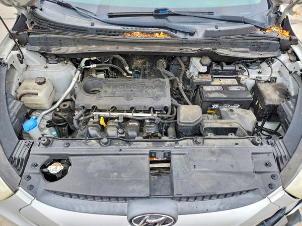 2013 HYUNDAI TUCSON — Engine bay