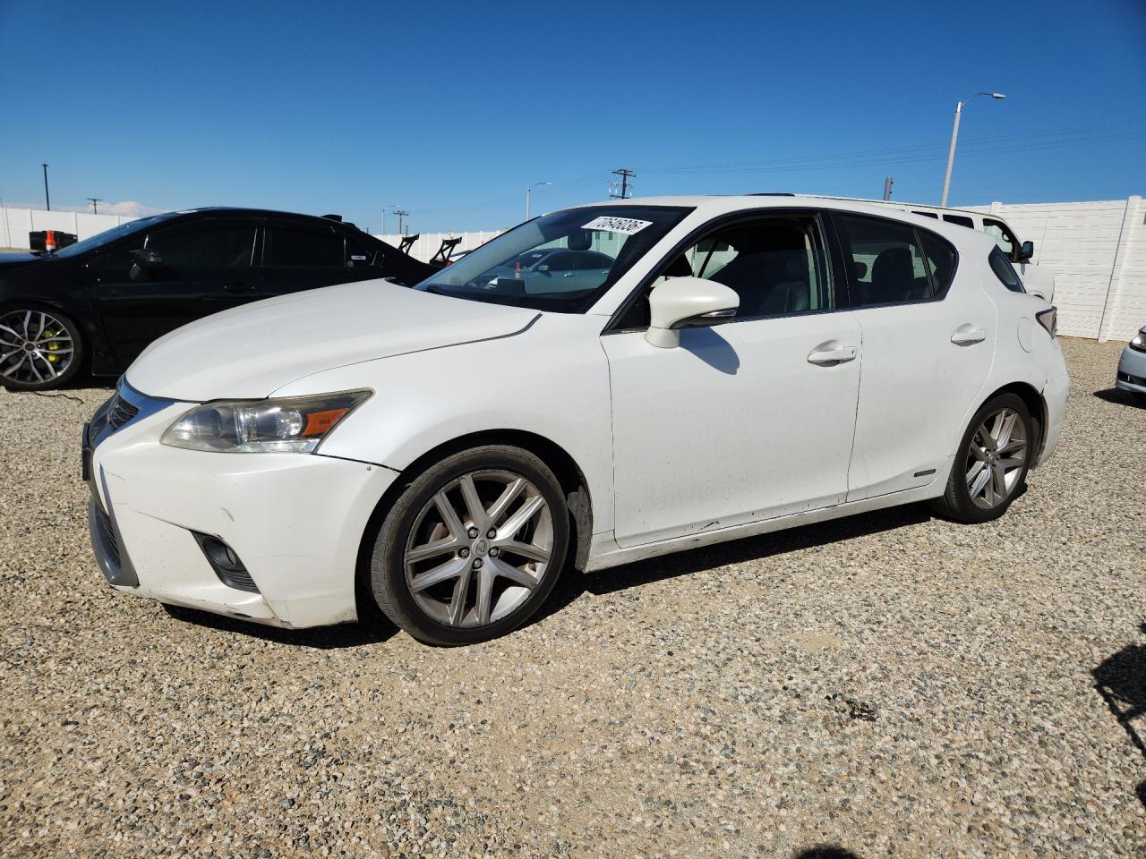 2014 LEXUS CT 200h — Front 3/4