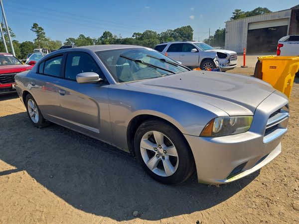 2013 DODGE CHARGER SE — Passenger 3/4