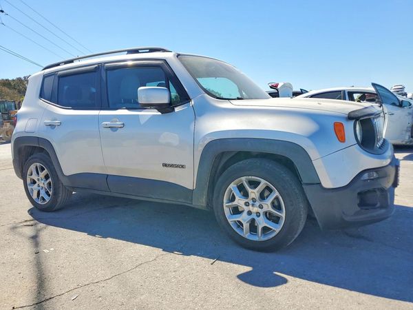 2018 JEEP RENEGADE — Passenger 3/4