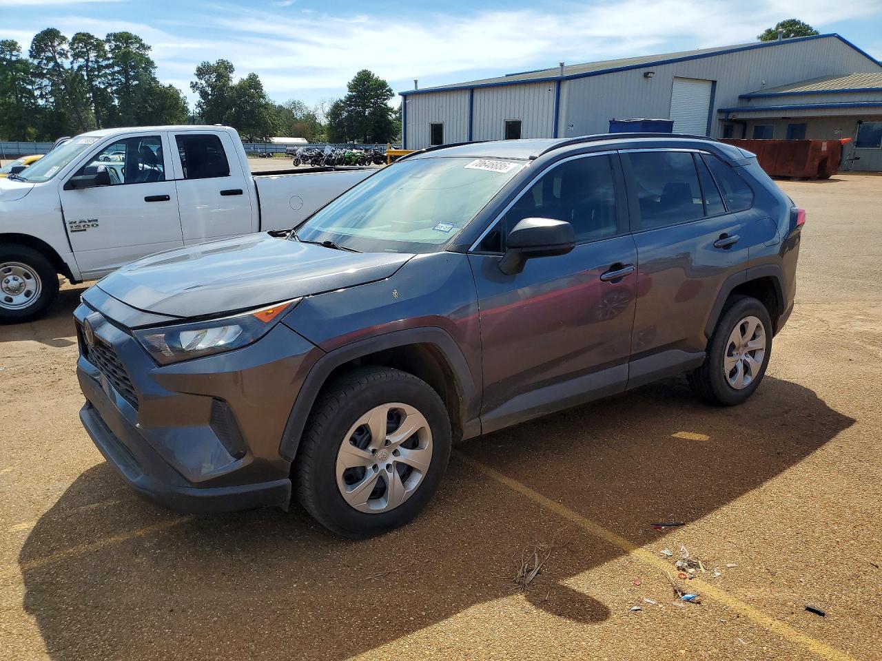 2020 TOYOTA RAV4 LE — Front 3/4