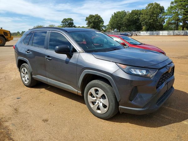 2020 TOYOTA RAV4 LE — Passenger 3/4