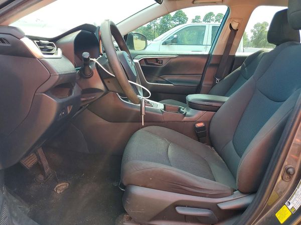2020 TOYOTA RAV4 LE — DENT