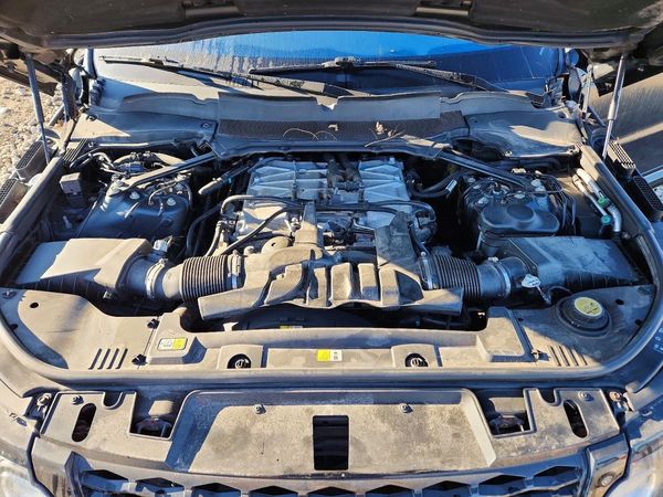 2017 LAND ROVER RANGEROVER SVR — Engine bay