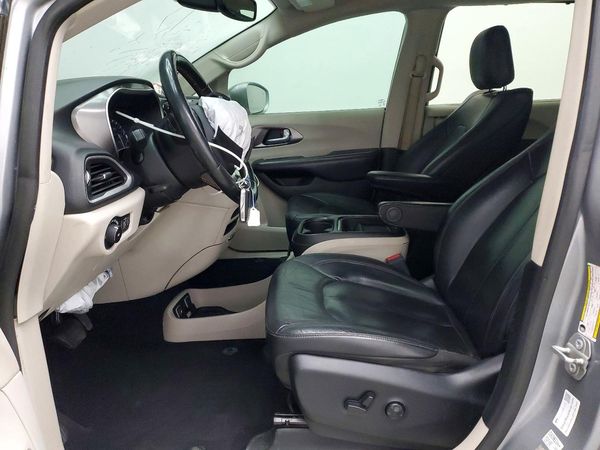 2020 CHRYSLER PACIFICA Touring L — DENT