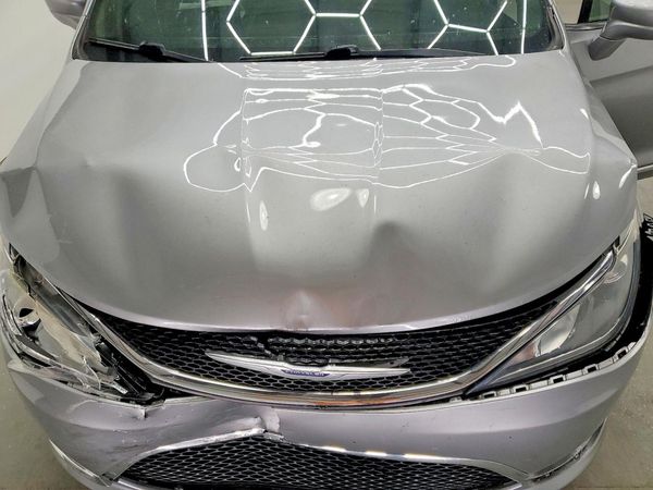 2020 CHRYSLER PACIFICA Touring L — Engine bay