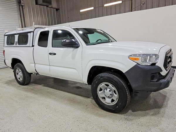 2022 TOYOTA TACOMA SR5 — Passenger 3/4