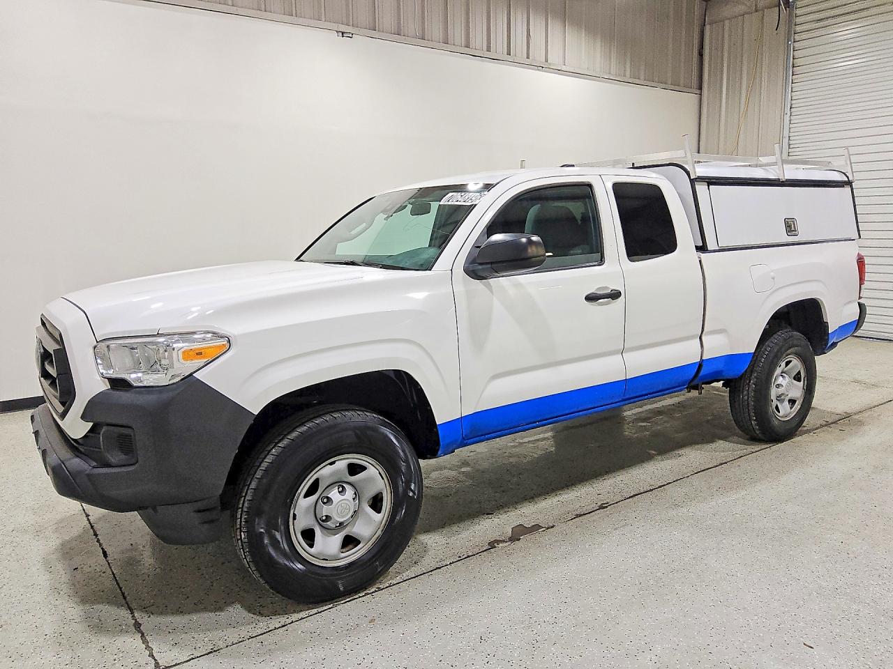 2022 TOYOTA TACOMA SR5 — Front 3/4