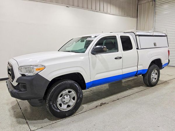 2022 TOYOTA TACOMA SR5 — Front 3/4