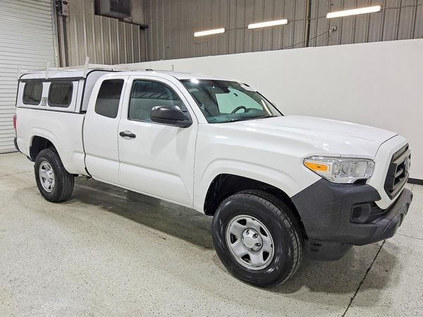 2022 TOYOTA TACOMA SR5 — Passenger 3/4