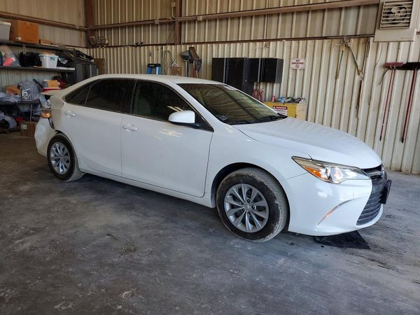 2016 TOYOTA CAMRY — Passenger 3/4