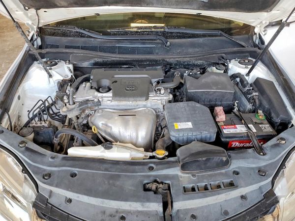 2016 TOYOTA CAMRY — Engine bay