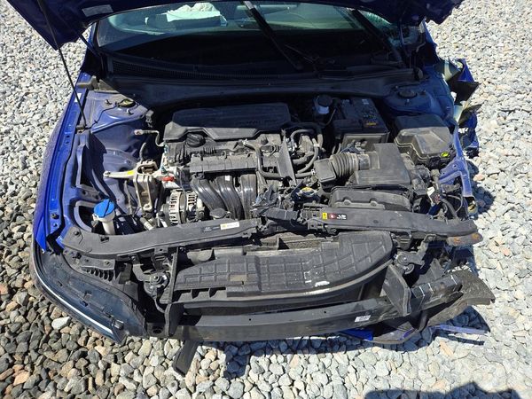 2024 HYUNDAI ELANTRA SEL — Engine bay