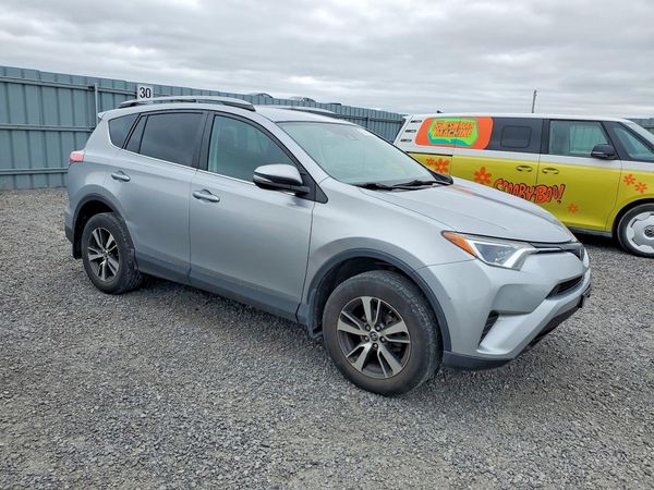 2018 TOYOTA RAV4 LE — Passenger 3/4