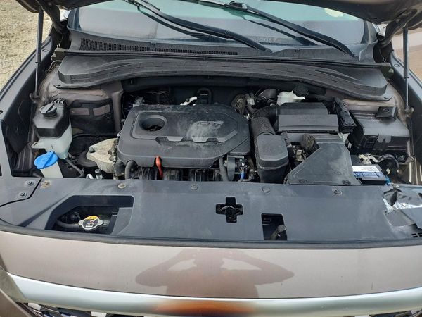 2020 HYUNDAI SANTA FE SEL — Engine bay