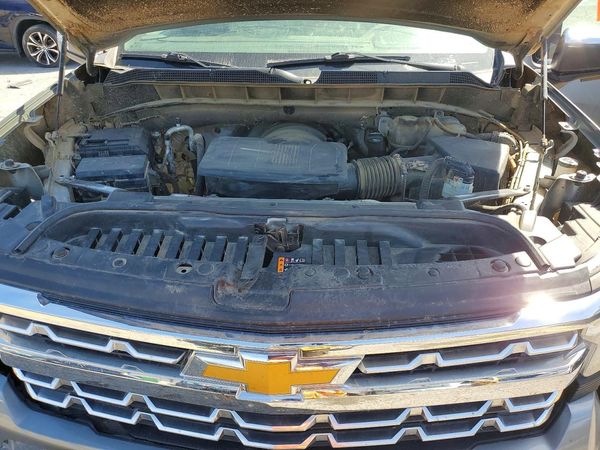 2023 CHEVROLET SILVERADO LTZ — Engine bay