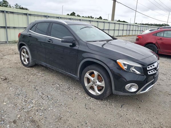 2019 MERCEDES-BENZ GLA-CLASS GLA250 — Passenger 3/4
