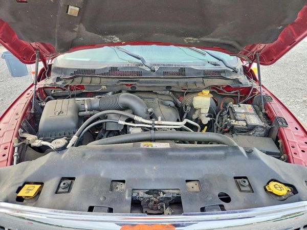 2014 RAM 1500 Laramie — Engine bay