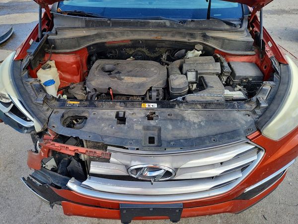 2017 HYUNDAI SANTA FE Base — Engine bay