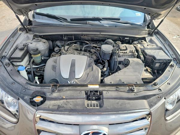 2012 HYUNDAI SANTA FE S GLS(Middle grade) — Engine bay