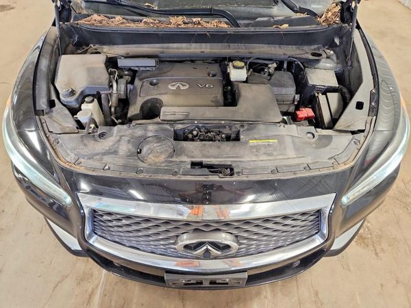 2016 INFINITI QX60 — Engine bay