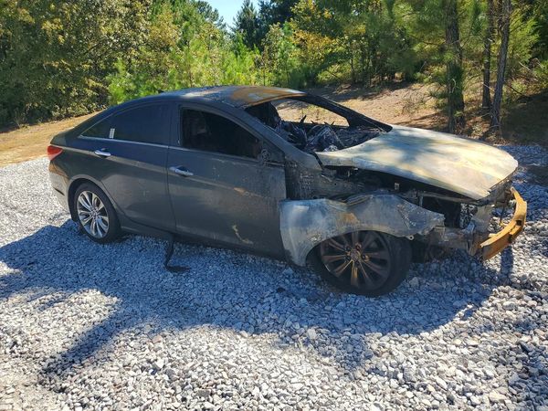 2012 HYUNDAI SONATA Middle level — Passenger 3/4