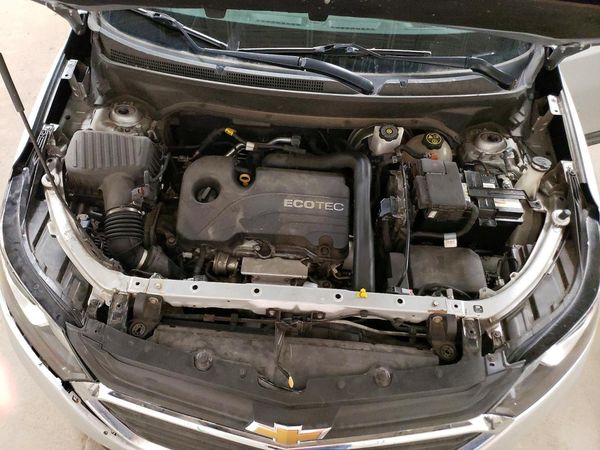2020 CHEVROLET EQUINOX LT (2FL) — Engine bay