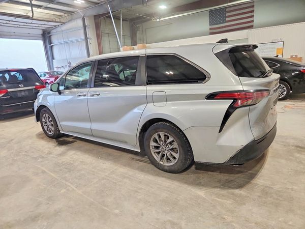 2022 TOYOTA SIENNA LE — DSRA