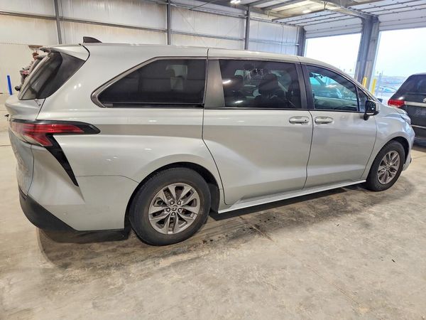 2022 TOYOTA SIENNA LE — PSRA